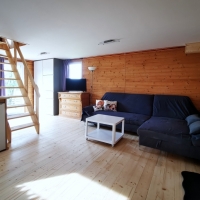 Blick vom Essbereich zur Couch-Ecke