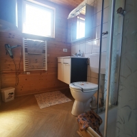 Badezimmer mit Dusche